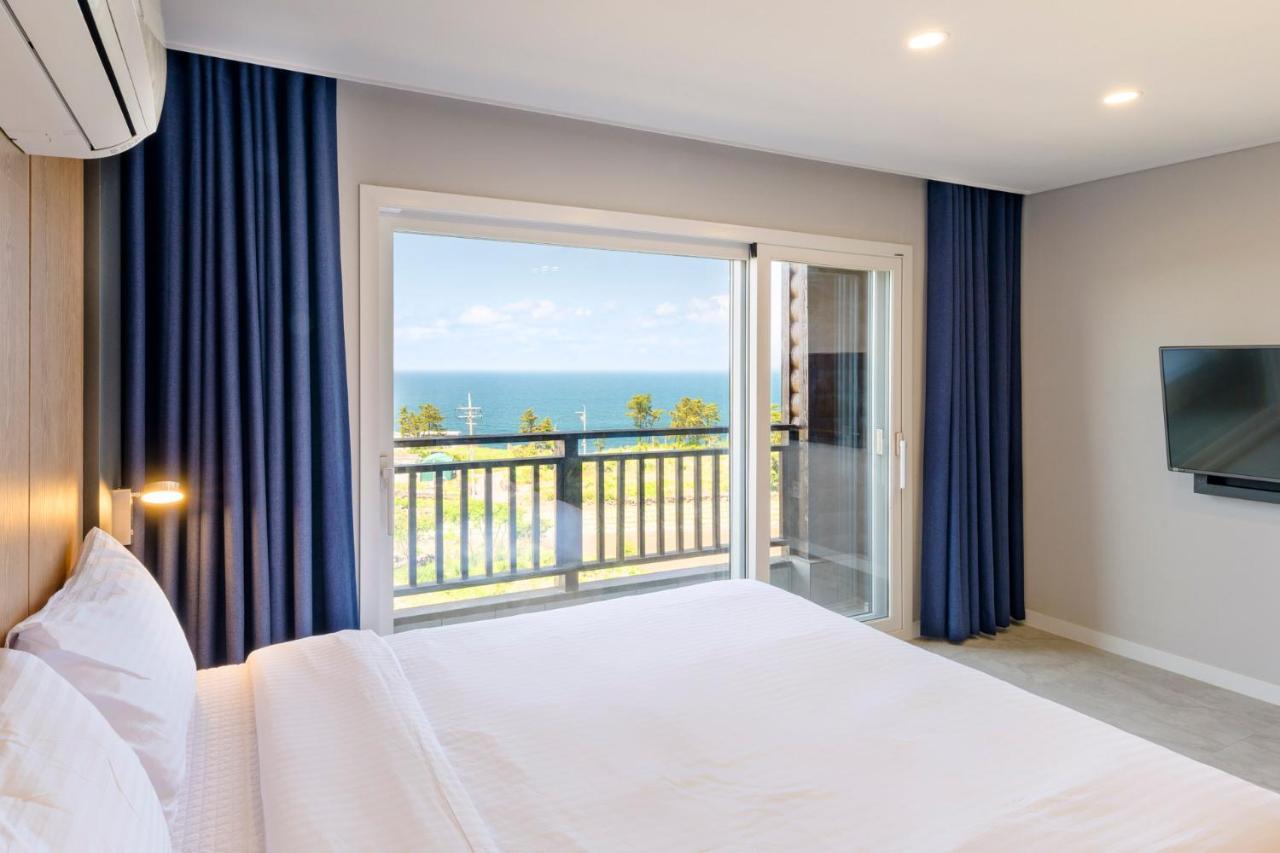 Cadelhas Hotel Jeju Exterior photo