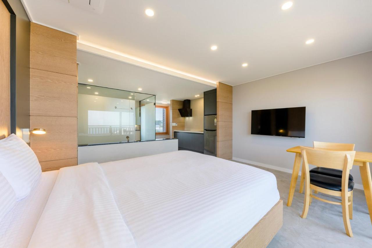 Cadelhas Hotel Jeju Exterior photo