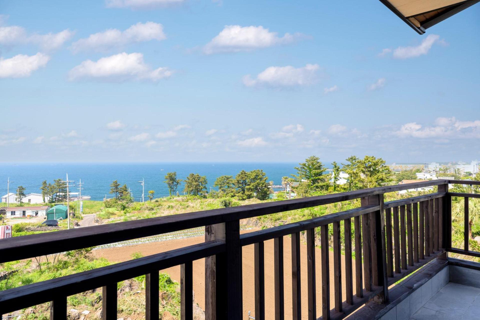 Cadelhas Hotel Jeju Exterior photo