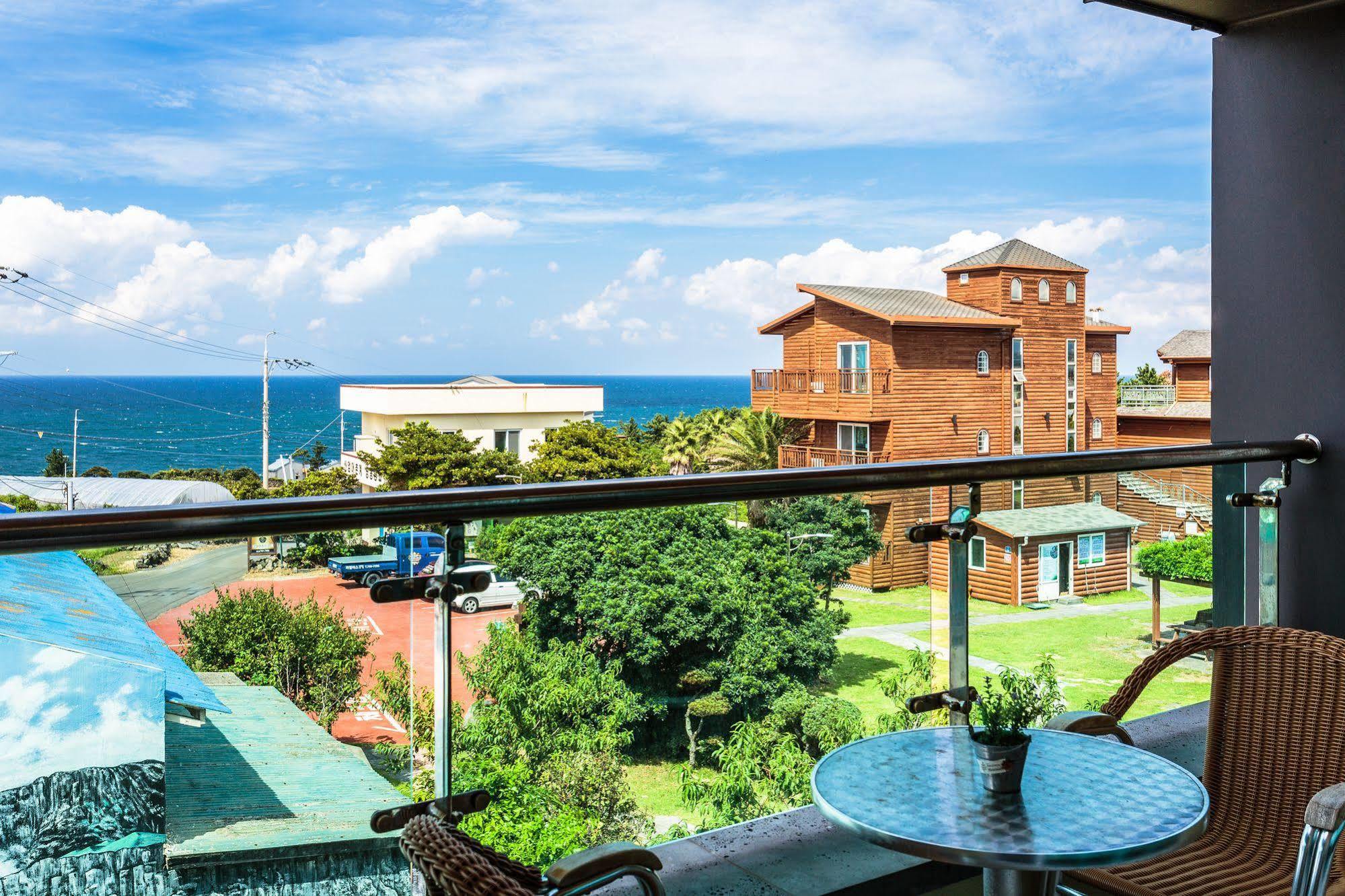 Cadelhas Hotel Jeju Exterior photo